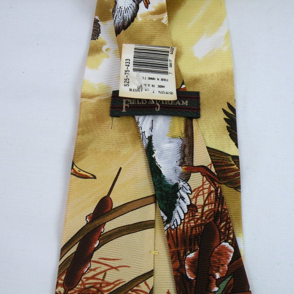 NWT Vintage Field & Stream Ducks Mallards Flying Hunting 100% Silk neck tie 56" - Picture 4 of 4